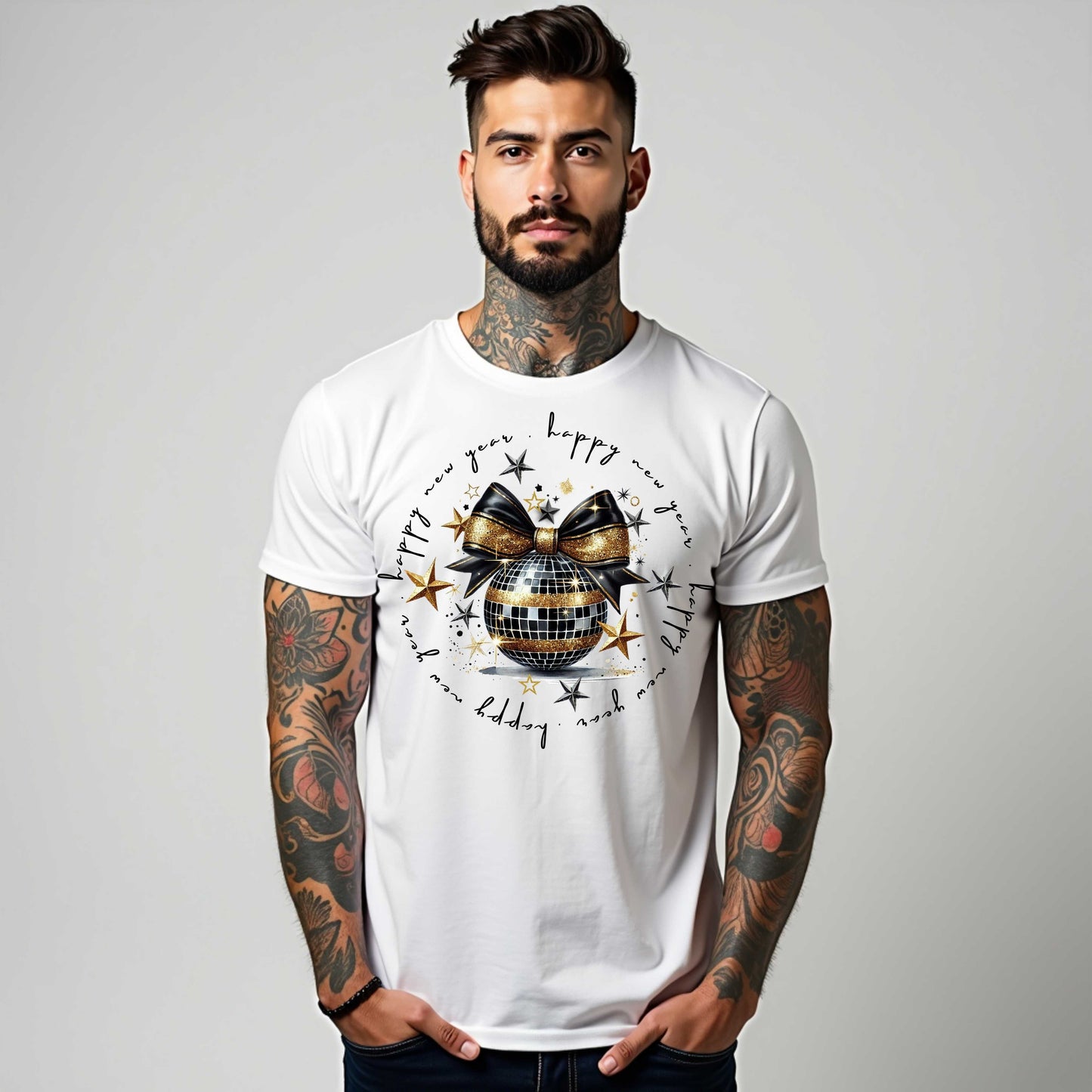 Camiseta con bola de purpurina y mensaje de feliz año nuevo